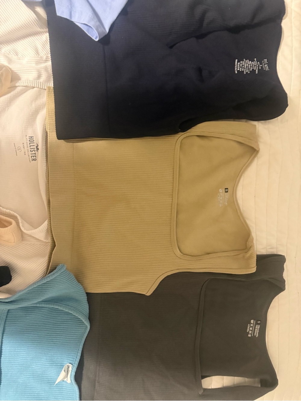 Hollister Tank & Graphic Tee Bundle - Light Blue, Cream, White, Black - Picture 6 of 10